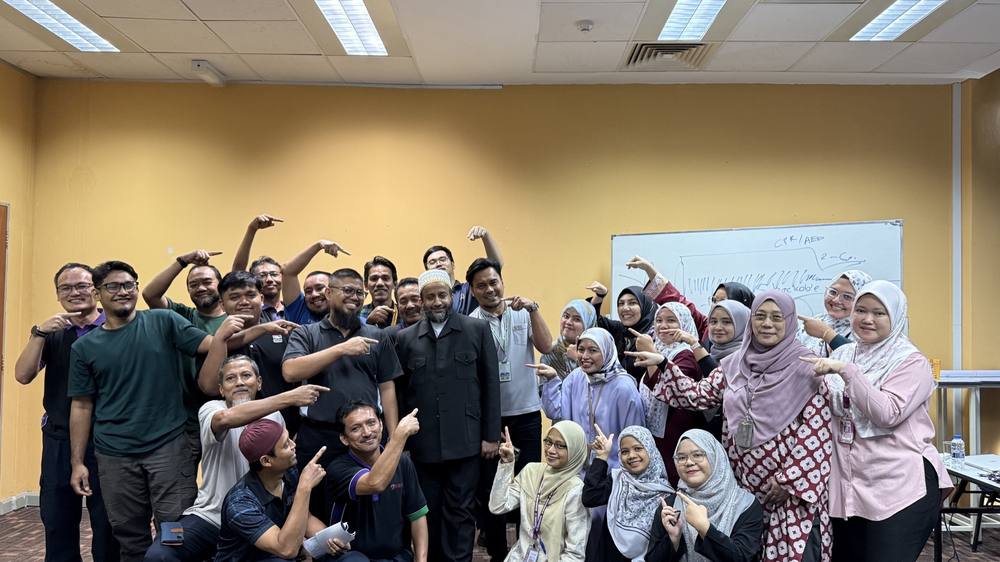 Dr. Onn with workshop participants
